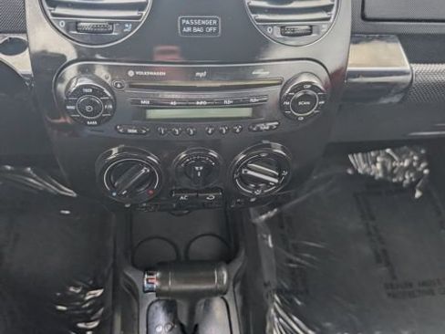 Used 2008 Volkswagen Beetle SE image 10