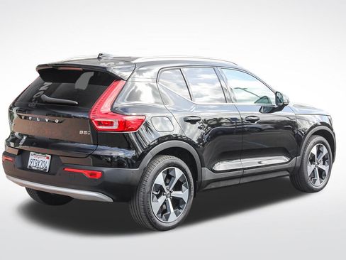 Used 2025 Volvo XC40 B5 Plus w/ Protection Package Premier image 9