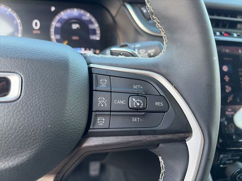 Used 2023 Jeep Grand Cherokee L Limited image 35