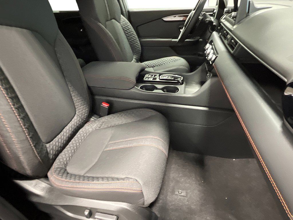 Used 2025 Honda Pilot Sport image 30