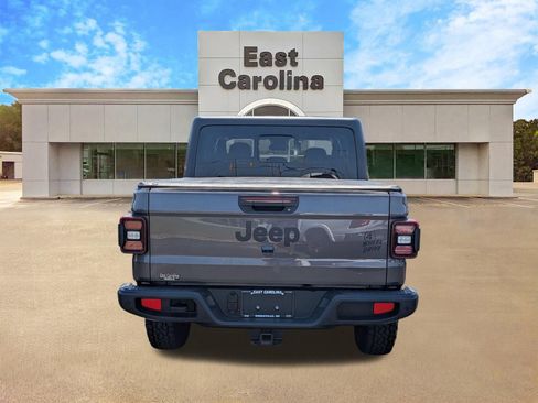 Certified 2024 Jeep Gladiator Sport AWD/4WD image 4