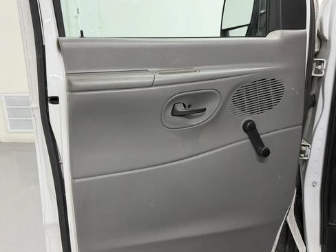 Used 2003 Ford E-350 and Econoline 350 XL RWD image 69