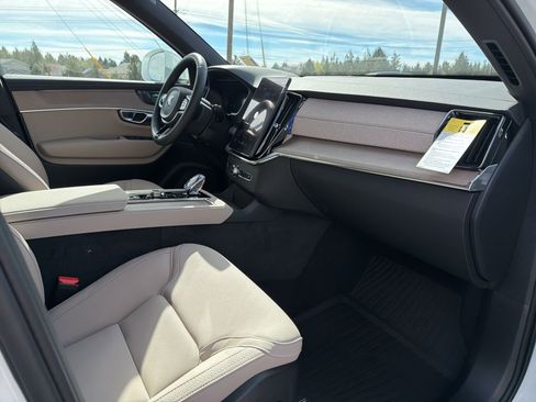 New 2026 Volvo XC90 B6 Plus w/ Protection Package Premier image 26
