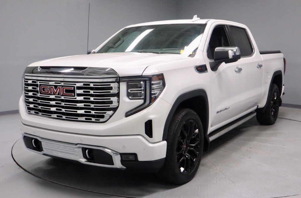 Used 2024 GMC Sierra 1500 Denali w/ Technology Package AWD/4WD image 7