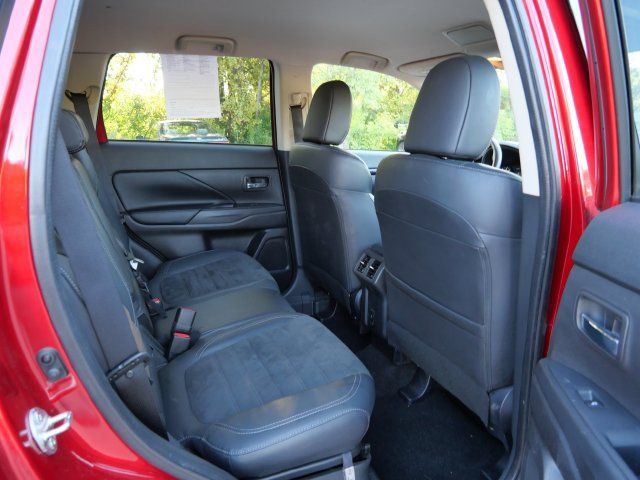 Used 2020 Mitsubishi Outlander SE AWD/4WD image 9