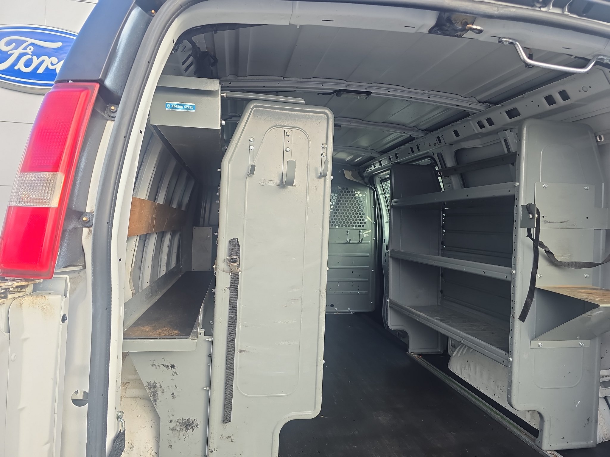 Used 2016 Chevrolet Express 2500 RWD image 32