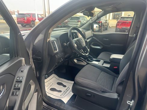Used 2023 Nissan Frontier SV w/ SV Convenience Package image 9