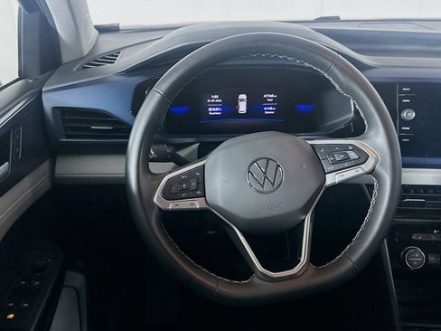 Used 2024 Volkswagen Taos SE image 17