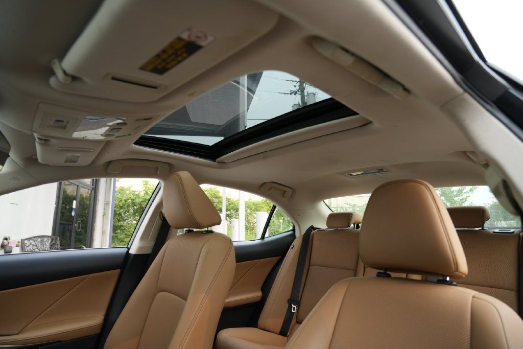 Used 2018 Lexus IS 300 AWD w/ Comfort Package image 22