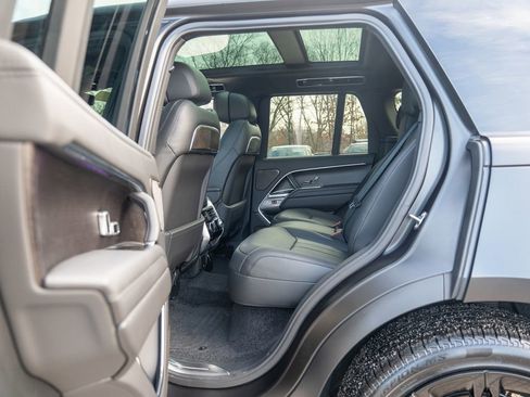 Used 2025 Land Rover Range Rover Autobiography image 34