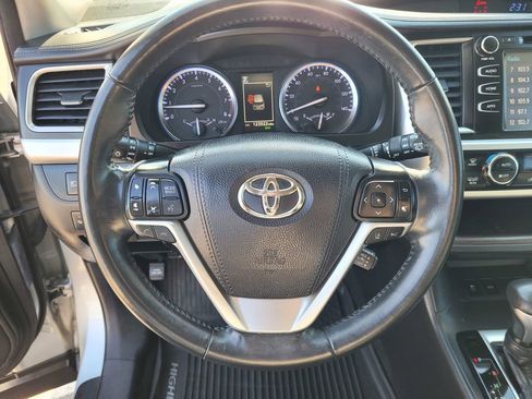 Used 2018 Toyota Highlander XLE image 21
