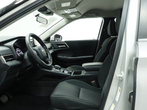 Used 2023 Mitsubishi Outlander ES FWD image 7