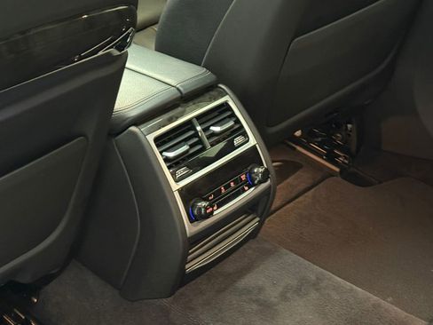 Used 2018 BMW 740e xDrive image 38