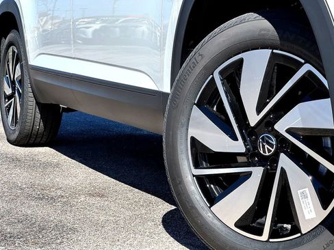 New 2026 Volkswagen Atlas SE image 2