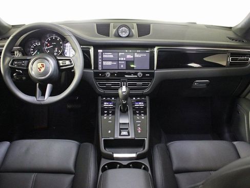 Certified 2026 Porsche Macan AWD/4WD image 19