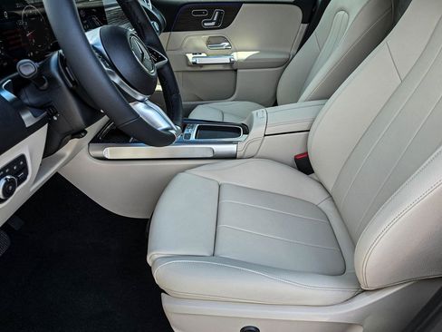 New 2026 Mercedes-Benz GLB 250 4MATIC image 11