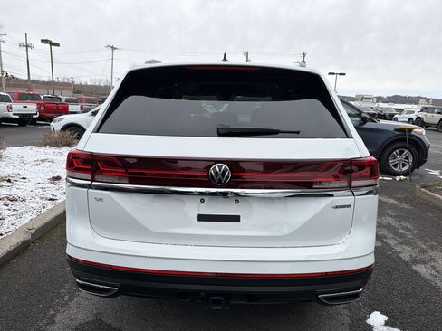 Used 2025 Volkswagen Atlas SE w/ Panoramic Sunroof Package image 5