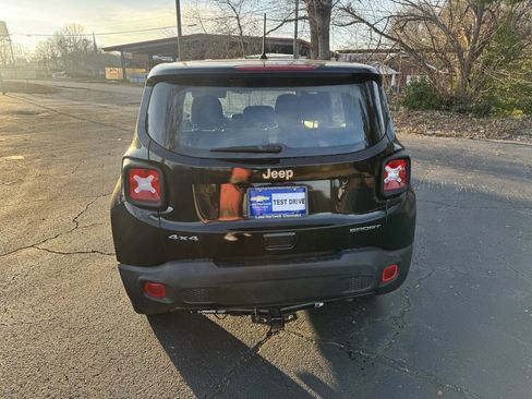 Used 2019 Jeep Renegade Sport image 4