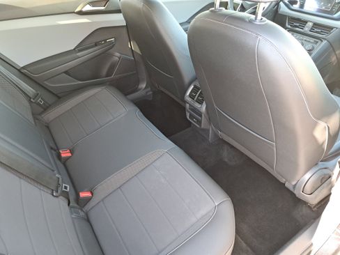 Used 2022 Volkswagen Taos SE FWD image 11