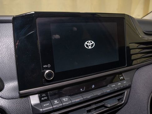 Used 2025 Toyota Camry LE image 11