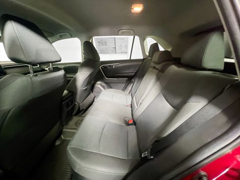 Used 2021 Toyota RAV4 LE image 28
