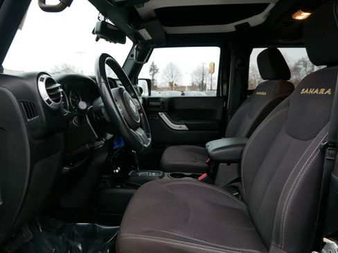 Used 2014 Jeep Wrangler Sahara w/ Dual Top Group image 32