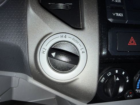 Used 2013 Toyota Tacoma 4x4 Access Cab w/ SR5 Pkg image 15
