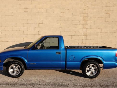 Used 2000 Chevrolet S10 Pickup LS w/ Preferred Equipment Group image 11