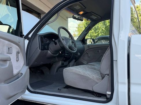 Used 2004 Toyota Tacoma 2WD Regular Cab w/ Enhancement Pkg image 2