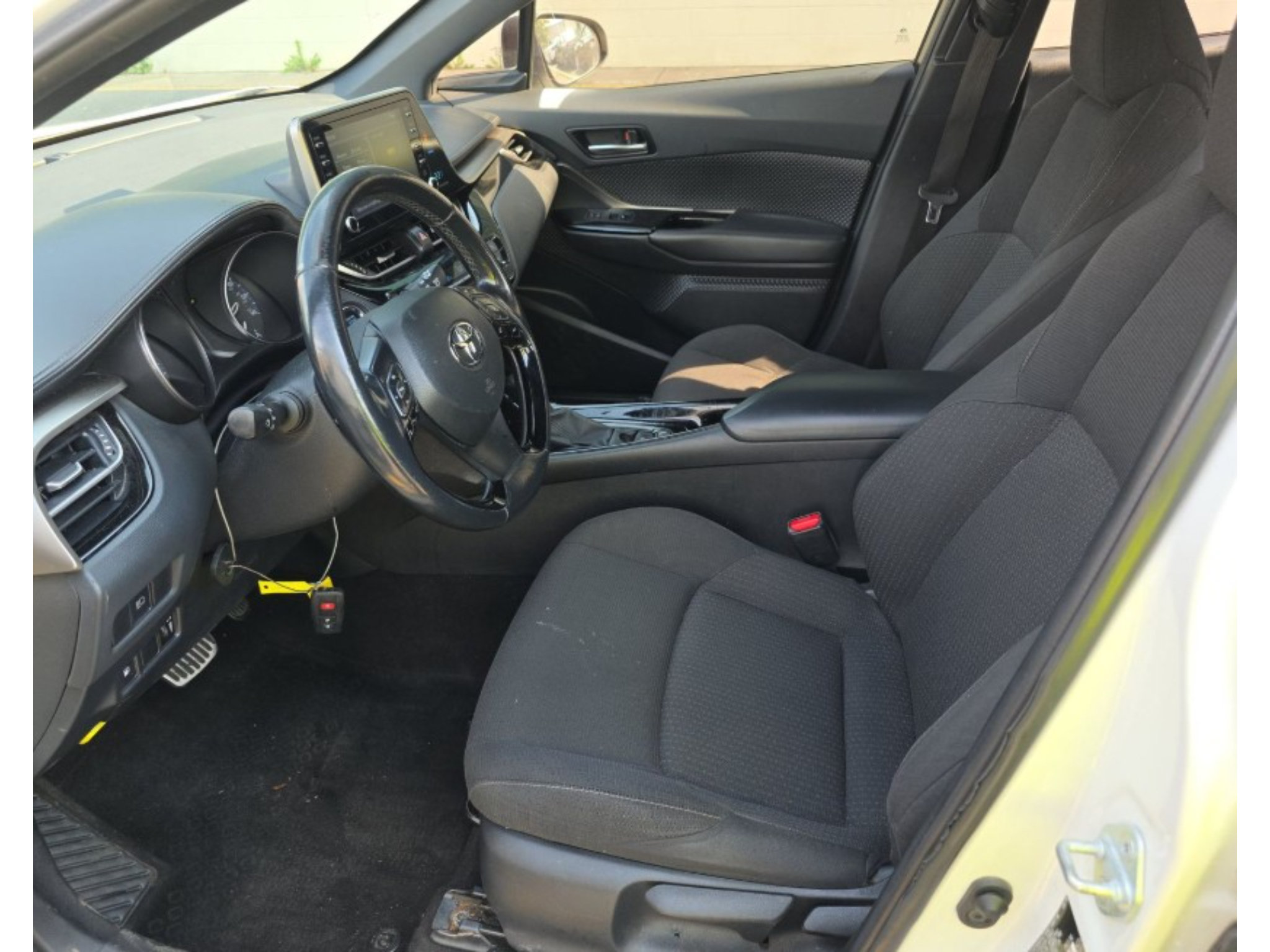 Used 2019 Toyota C-HR XLE FWD image 5