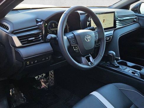 Used 2025 Toyota Camry SE image 10