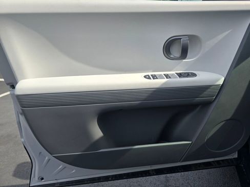 New 2025 Hyundai Ioniq 5 SE image 30