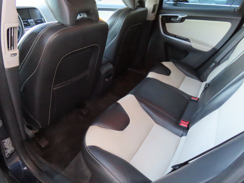 Used 2017 Volvo XC60 T6 Dynamic w/ Climate Package image 13