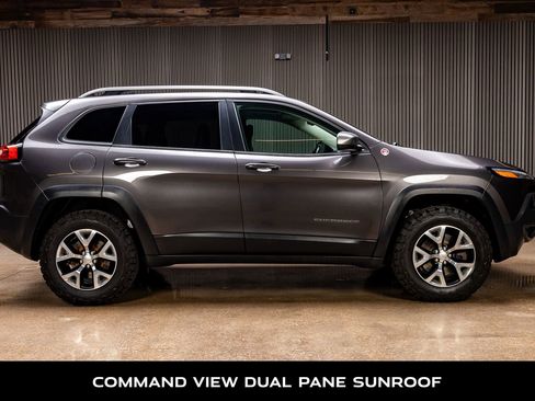 Used 2018 Jeep Cherokee Trailhawk w/ Comfort & Convenience Group image 10