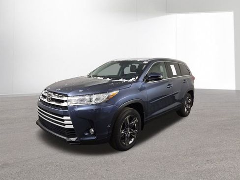 Used 2019 Toyota Highlander XLE image 2