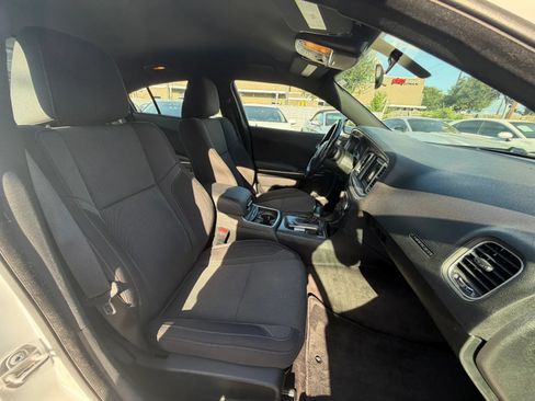 Used 2019 Dodge Charger SXT RWD image 14