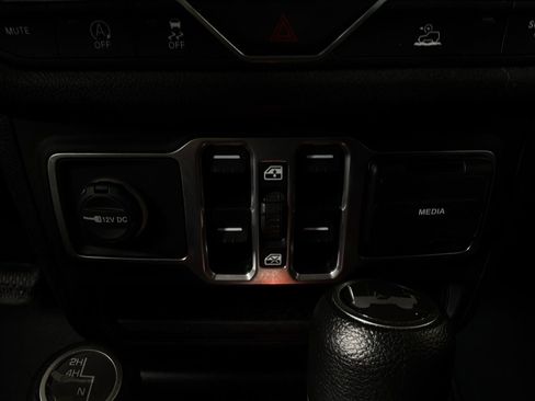 Used 2025 Jeep Wrangler Unlimited Sport AWD/4WD image 23