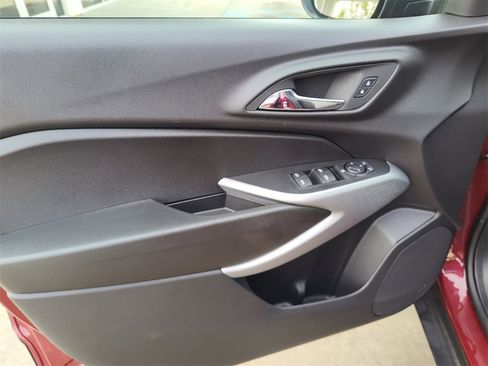 Used 2025 Chevrolet Trax LS image 20