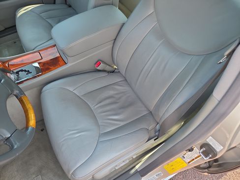 Used 2005 Lexus LS 430 RWD image 13