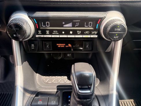 Used 2019 Toyota RAV4 XSE w/ XSE Weather Package AWD/4WD image 21