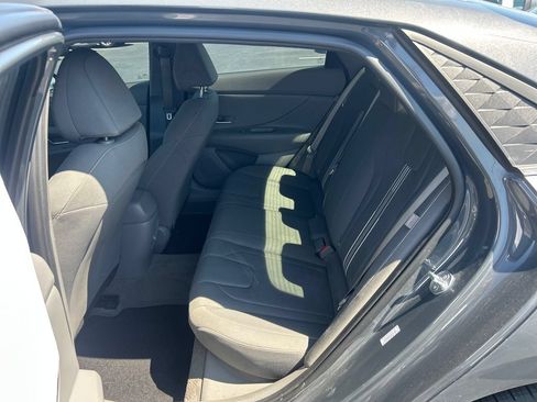 Used 2024 Hyundai Elantra SEL FWD image 14