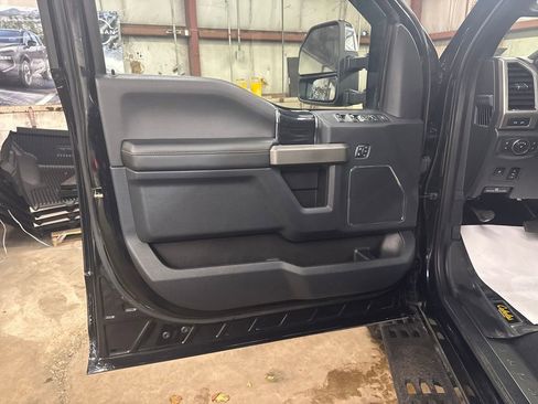 Used 2022 Ford F350 Platinum w/ Tremor Off-Road Package image 11