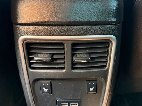 Used 2018 Chrysler 300 Limited AWD/4WD image 19