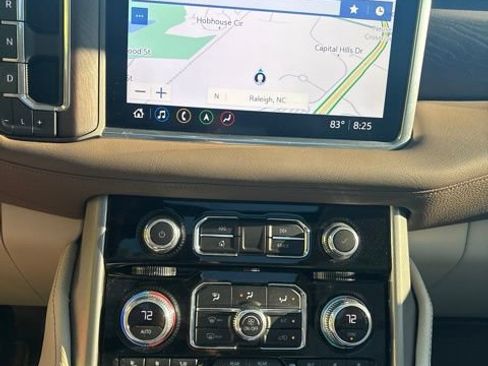 Used 2021 GMC Yukon Denali w/ Denali Premium Package AWD/4WD image 9