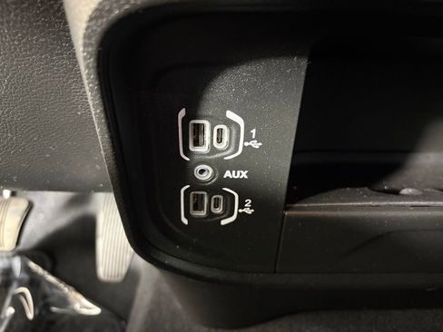 Used 2024 RAM 2500 Tradesman w/ Chrome Appearance Group image 32