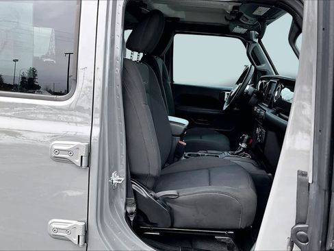 Used 2023 Jeep Wrangler Sahara image 14