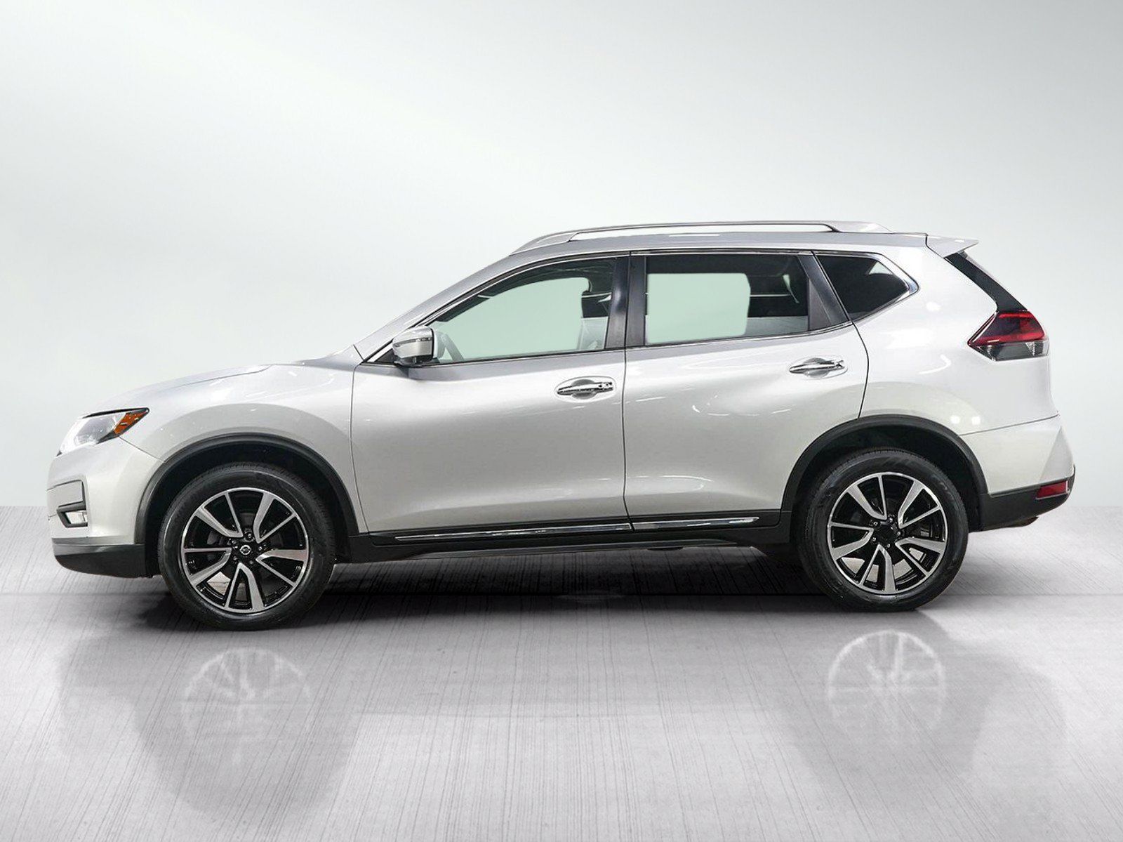 Used 2019 Nissan Rogue SL AWD/4WD image 2