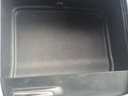 Used 2023 Chrysler Pacifica Touring-L image 41