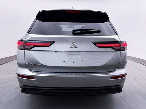 New 2025 Mitsubishi Outlander ES image 5