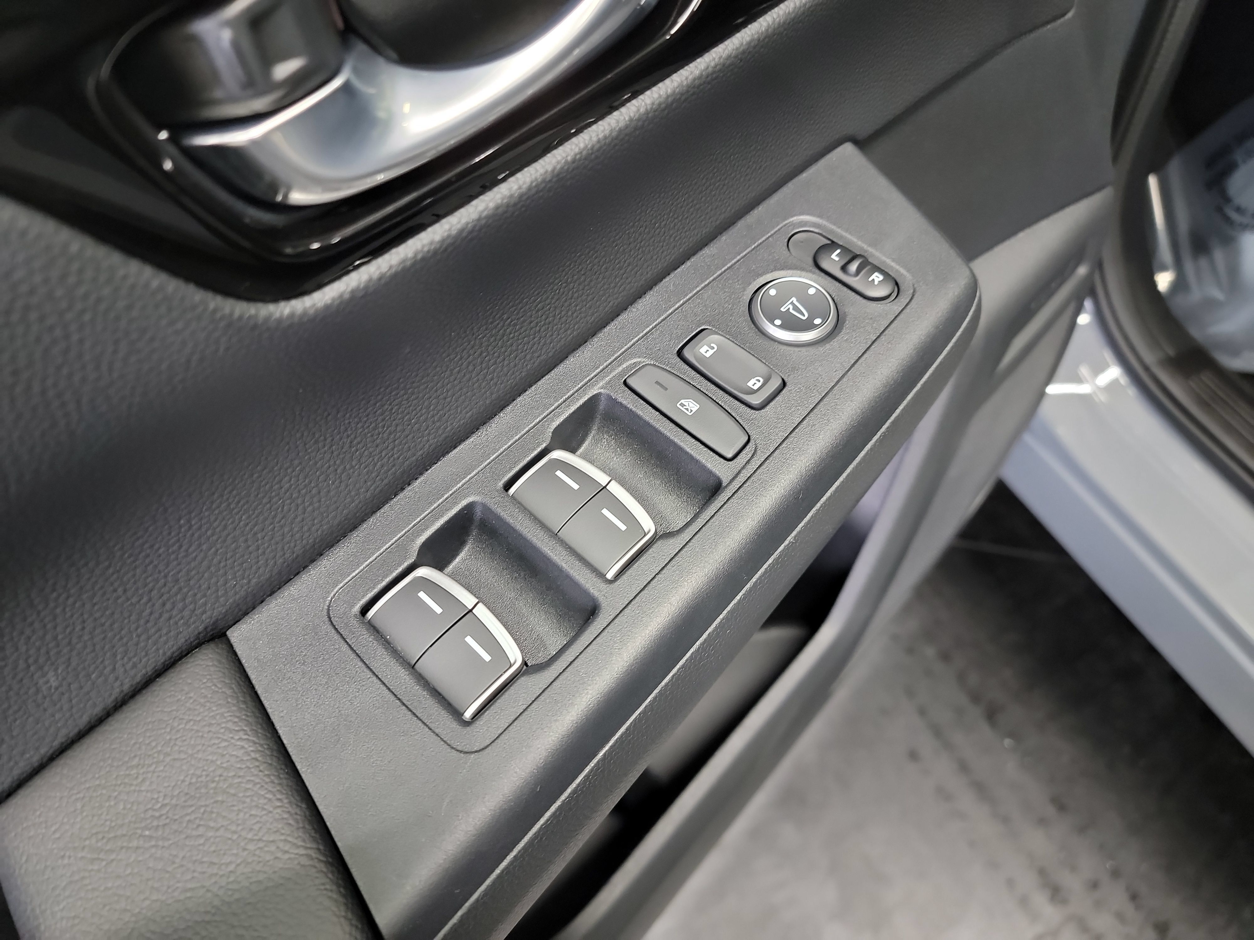 Used 2026 Honda CR-V EX-L image 14